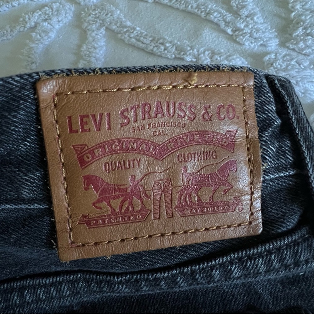 Levi's Wedgie Washed Black Shorts Dark Gray Button Fly Frayed Hem Size 31 - Picture 13 of 13